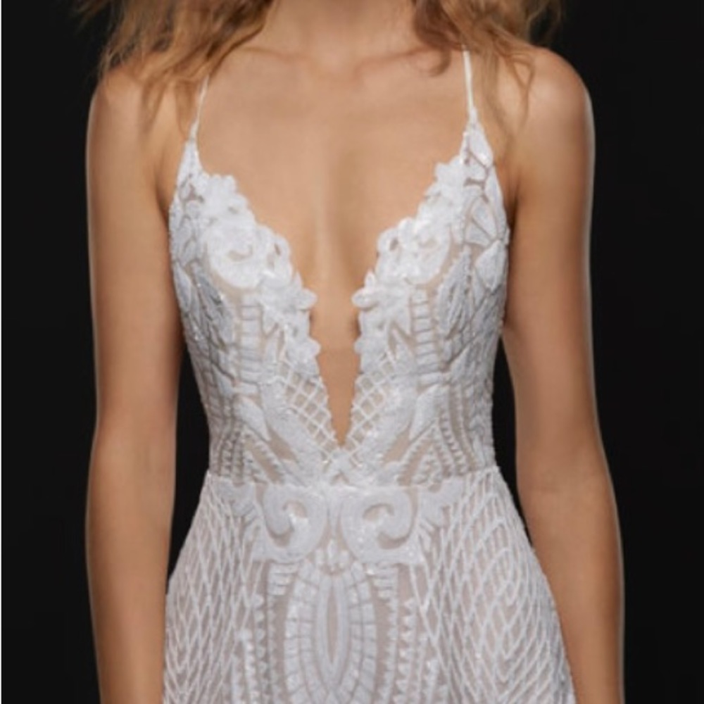 Hayley Paige Designer Wedding Gown. Style is the Delta - Picture 5 of 7